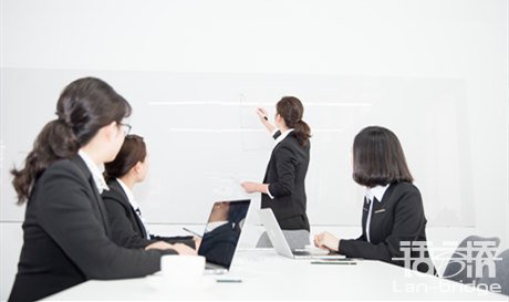 英語(yǔ)陪同口譯多少錢一天